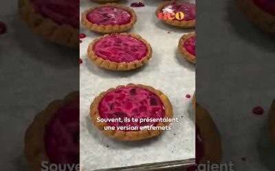 Il réalise des mini tartes en racontant l’histoire des mini pâtisseries
