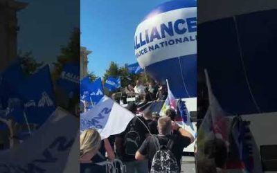 9000 FRANÇAIS VENUS SOUTENIR LA POLICE À PARIS