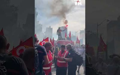 🔴 Le cortège des pompiers s&rsquo;élance Place d&rsquo;Italie